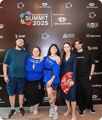 Członkowie zespołu Collaborator pozują razem podczas SEO Mastery Summit 2025.